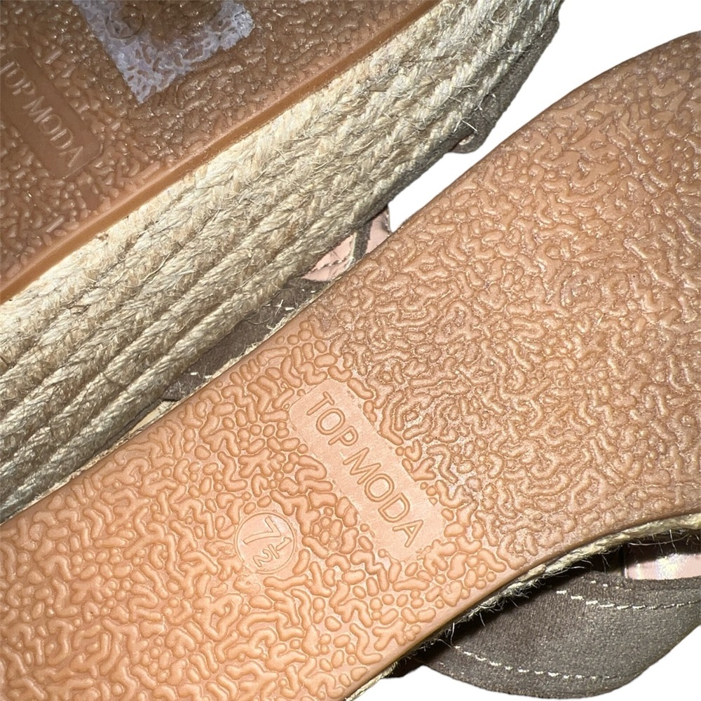 TOP Moda Women’s Tan Slip On Wedge Shoes Size 7.5 Buckle Platform Suede Sandals - Picture 10 of 10